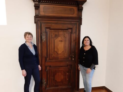 Elisabeth Würcher und Sabine Warum (v.l.) (Bildrechte: KA Kärnten) Elisabeth Würcher und Sabine Warum (v.l.) (Bildrechte: KA Kärnten)