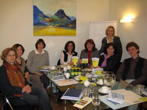 Einige der Elternbildungsverantwortlichen mit Familienstadträtin Andrea Wulz. (© Foto: Stadtpresse Klagenfurt)