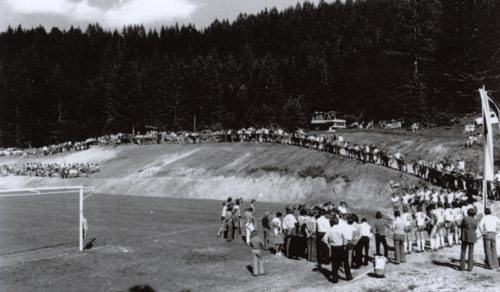 Feierliche Eröffnung des Fußballplatzes am  27. Juli 1975 (©DSG Sele/Zell)