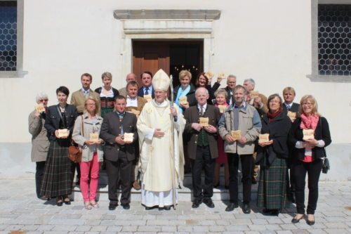 Bischof Schwarz mit den Delegierten aus den Pfarren des Dekanates Feldkirchen (© Foto: manfred schusser)