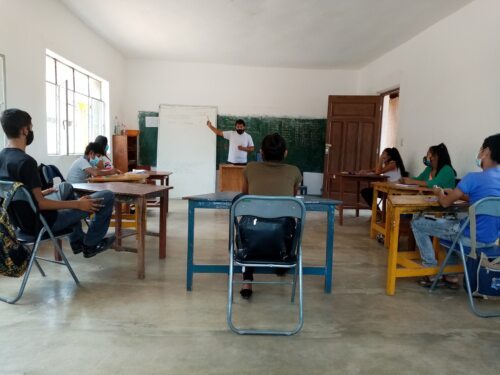 Der gewohnte Schulunterricht in den Klassen musste einem “schulischen Notdienst“ weichen (Bildrechte: Fundacion Pueblo) Der gewohnte Schulunterricht in den Klassen musste einem “schulischen Notdienst“ weichen (Bildrechte: Fundacion Pueblo)