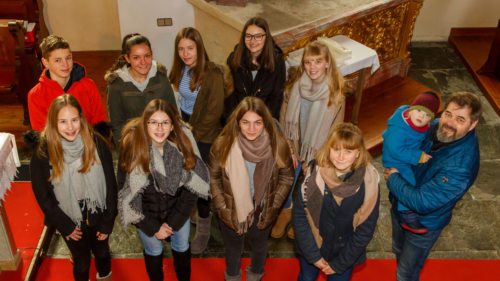 Firmkandidaten Obermühlbach mit Firmbegleiter Christian Feichter<br />
Foto: Anton Wieser Firmkandidaten Obermühlbach mit Firmbegleiter Christian Feichter<br />
Foto: Anton Wieser