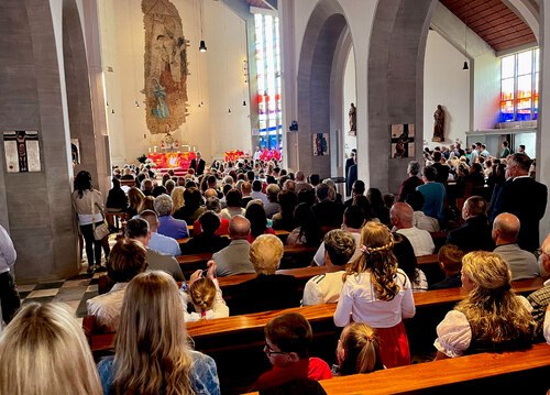 Bildunterschrift (Bildrechte sind zwingend anzugeben!) Bildunterschrift (Bildrechte sind zwingend anzugeben!)