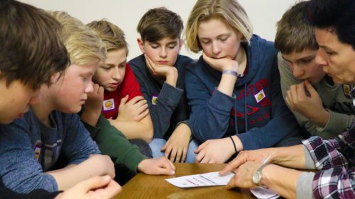 Nach Ostern wird in Kärnten wieder in 50 Pfarren das Sakrament der Firmung gespendet. Hier finden Sie alle Termine und die Firmpfarren, sowie einen Hyperlink zur Online-Firmanmeldung. (© Foto: Katholische Jugend) Nach Ostern wird in Kärnten wieder in 50 Pfarren das Sakrament der Firmung gespendet. Hier finden Sie alle Termine und die Firmpfarren, sowie einen Hyperlink zur Online-Firmanmeldung. (© Foto: Katholische Jugend)