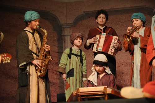  (© Foto: Die Hirtenkinder singen und musizieren beim “Tobi Reiser Adventsingen“.)
