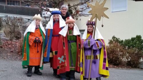 Die Sternsinger kommen zu euch<br />
(Foto: Martina Trampitsch)