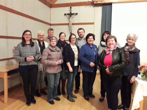 Einige interessierte TeilnehmerInnen mit Referent Mag. Jaschke (5.v.r.) und PGR-Obfrau Christine Walzl (4.v.r.) ; Foto: Walzl Einige interessierte TeilnehmerInnen mit Referent Mag. Jaschke (5.v.r.) und PGR-Obfrau Christine Walzl (4.v.r.) ; Foto: Walzl
