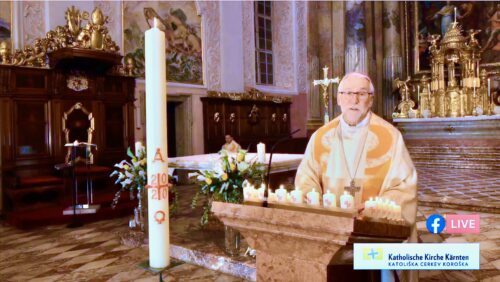 Bischof Marketz leitet an den Hl. Drei Tagen mehrere liturgische Feiern (im Bild: Osternachtfeier 2020, Klagenfurter Dom) (Foto: Michael Tavernaro/Internetredaktion/Livestream)