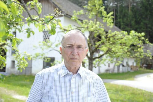 »Sem koroški Slovenec in ni mi treba skrivati, da sem kristjan. Vera igra pri meni pomembno vlogo. Pri nas doma se je veliko molilo. Vsak večer smo molili tudi rožni venec in prosili, da bi se atej i (© Foto: Gotthardt_nedelja) »Sem koroški Slovenec in ni mi treba skrivati, da sem kristjan. Vera igra pri meni pomembno vlogo. Pri nas doma se je veliko molilo. Vsak večer smo molili tudi rožni venec in prosili, da bi se atej i (© Foto: Gotthardt_nedelja)