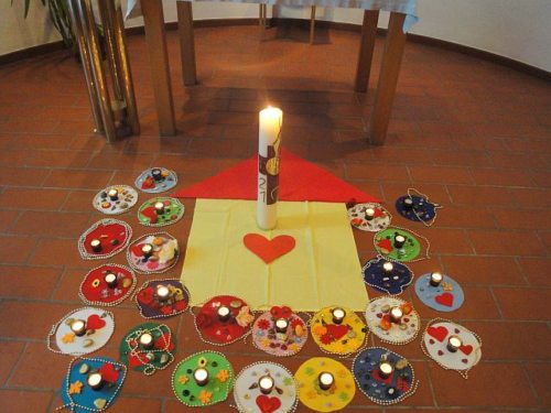 MIttebild der Erstkommunionkinder (© Foto: Daniela Fellner)