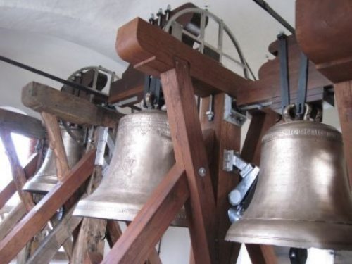 Erneuerte Glockenanlage 2012 - obnovljena naprava za zvonjenje (© Foto: Pfarrarchiv Augsdorf-Loga vas)