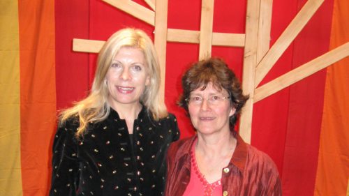 Regionalreferentin des Katholischen Bildungswerkes Ingrid Sommer mit  Dr. Monika Sacher (© Foto: Helmut Sommer)