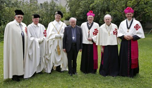 Leitender Komtur Mairitsch, Ehrenstatthalter Lengheimer, Statthalter Leiner, Erzbischof Kothgasser, Bischof Schwarz, Prälat Frankl und Bischofsvikar Allmaier, v. l. (© Foto: Pressestelle/Eggenberger )