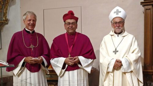 Der neue Ehrendomherr Stronski mit Bischof Marketz und Dompropst Guggenberger (Foto: Diözesan-Pressestelle / Eggenberger)
