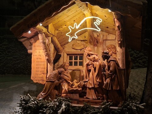 Holzkrippe am Ortseingang Weihnachten 2025 Foto Schmidl 