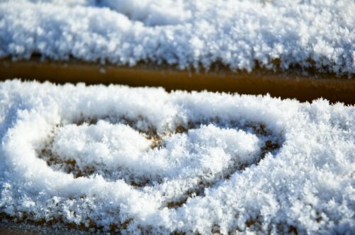 Sneženo srce I Herzschnee (Bild: lloorraa_cc0-gemeinfrei_pixabay_pfarrbriefservice.de) Sneženo srce I Herzschnee (Bild: lloorraa_cc0-gemeinfrei_pixabay_pfarrbriefservice.de)