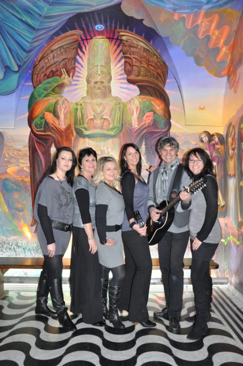 Die SEVENHILL SINGERS in der Klagenfurter “Fuchskapelle“ in der Stadtpfarrkirche St. Egid (© Foto: Sevenhill Singers)