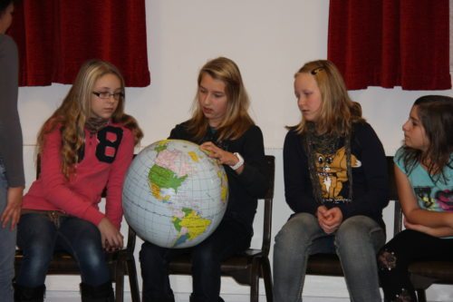 die Welt in die Klasse holen (© Foto: DKA) die Welt in die Klasse holen (© Foto: DKA)