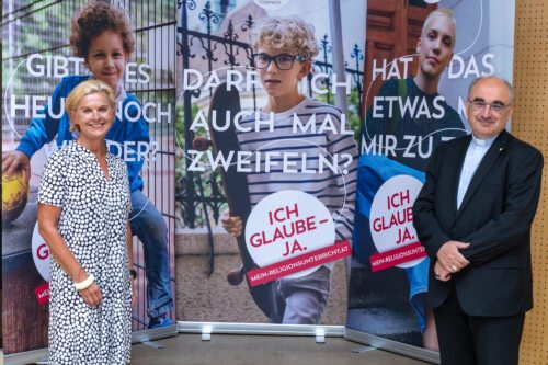 Andrea Pinz, Leiterin des Interdiözesanen Amtes für Unterricht und Erziehung (IDA) und “Schulbischof“ Wilhelm Krautwaschl (Foto: Steve Schoenlaub)