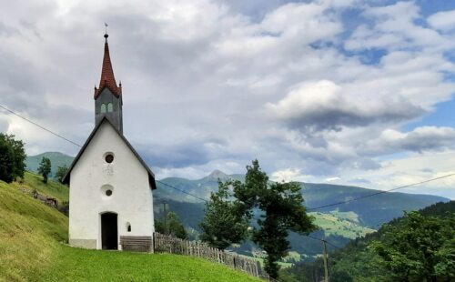 Zwei Kapellen in Kärnten sind dem hl. Silvester geweiht. Die Kapelle in Unterfrohn in der Pfarre St. Lorenzen im Lesachtal ist eine davon. Foto: Pressestelle/Pfarre St. Lorenzen