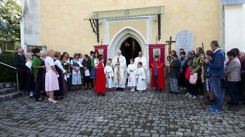 Bildunterschrift (Bildrechte sind zwingend anzugeben!) Bildunterschrift (Bildrechte sind zwingend anzugeben!)