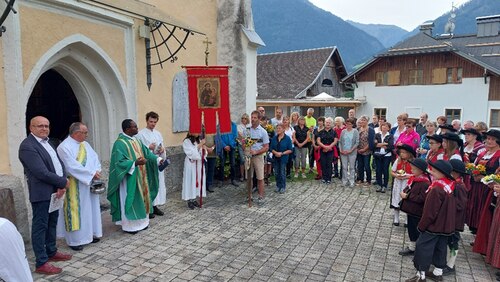 Bildunterschrift (Bildrechte sind zwingend anzugeben!) Bildunterschrift (Bildrechte sind zwingend anzugeben!)