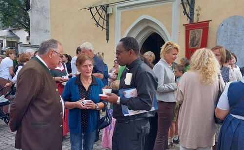 Bildunterschrift (Bildrechte sind zwingend anzugeben!) Bildunterschrift (Bildrechte sind zwingend anzugeben!)