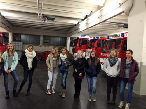 Der Fuhrpark der Feuerwehr ist sehr beeindruckend. (© Foto: Pfr. Josef Damej)