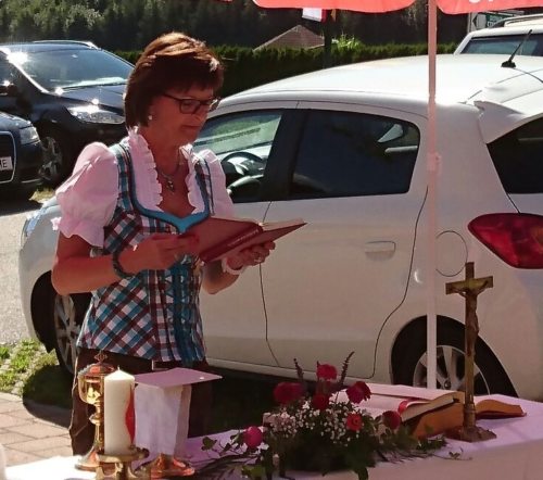 Lesung - vorgetragen von Frau Mag. Eveline Paier-Sternjak (© Foto: Helmut Paier) Lesung - vorgetragen von Frau Mag. Eveline Paier-Sternjak (© Foto: Helmut Paier)