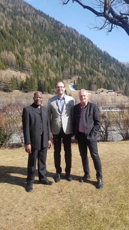 Unter den Gratulanten: Provisor Dr. Charles Lwanga Mubiru und BR, BGM Günther Novak  (© Foto: Erwin Truskaller)