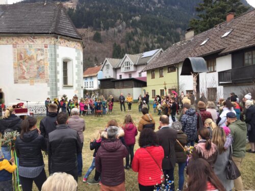 Palmsegnung 2021 vor der Kirche