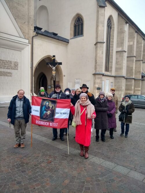 Bildunterschrift (Bildrechte sind zwingend anzugeben!) Bildunterschrift (Bildrechte sind zwingend anzugeben!)