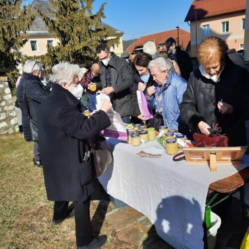 Es herrschte großer Andrang um die liebevoll zubereiteten Suppen - ebenso groß war die Spendenbereitschaft!<br />
(c) kfb Maria Rojach