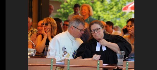 Bildunterschrift (Bildrechte sind zwingend anzugeben!) Bildunterschrift (Bildrechte sind zwingend anzugeben!)