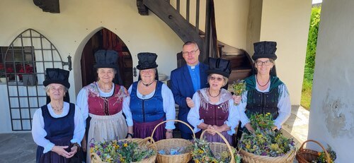 Die Bänderhutfrauen zu Steindorf (JW).