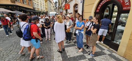Elenka zeigt uns mit viel Humor ihre Stadt.<br />
Foto: Ariel Kucia Elenka zeigt uns mit viel Humor ihre Stadt.<br />
Foto: Ariel Kucia