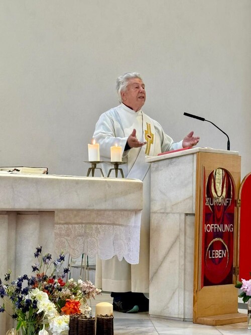 Putzinger bei seiner Predigt (Foto: DI Sigrid Witasek)