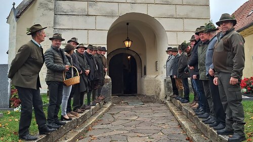Begrüßung durch die Jäger<br />
Foto: Maria Wieser