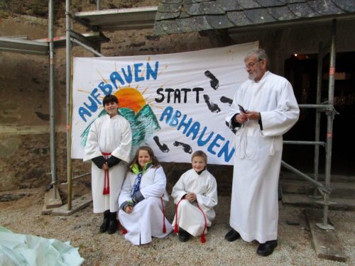 Ministranten für Aufbau (© Foto: Pfarrer Wornik)