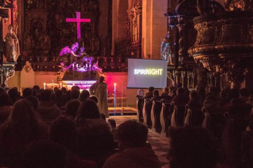 Gottesdienst im Gurker Dom mit Diözesanjugendseelsorger Gerhard Simonitti (© Peter Artl)