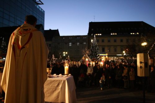 Tolle Stimmung am Klagenfurter Domplatz (© Foto: Stadtpastoral)