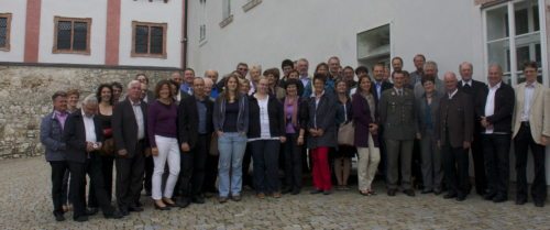 Die Delegierten mit Diözesanbischof Dr. Alois Schwarz (3.v.r) (© Foto: fotomax)
