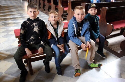 Die ersten Kinder kommen (C) Brigitte Weber
