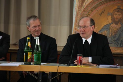 Der Diözesanrat kommt als beratendes Gremium des Diözesanbischofs zwei Mal im Jahr zur Sitzung zusammen. (© Foto: fotomax)