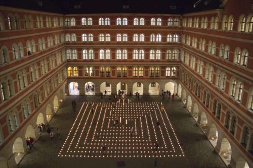 Lange Nacht der Kirchen - Lichterlabyrinth im Innenhof des Priesterseminares (© Foto: Priesterseminar) Lange Nacht der Kirchen - Lichterlabyrinth im Innenhof des Priesterseminares (© Foto: Priesterseminar)