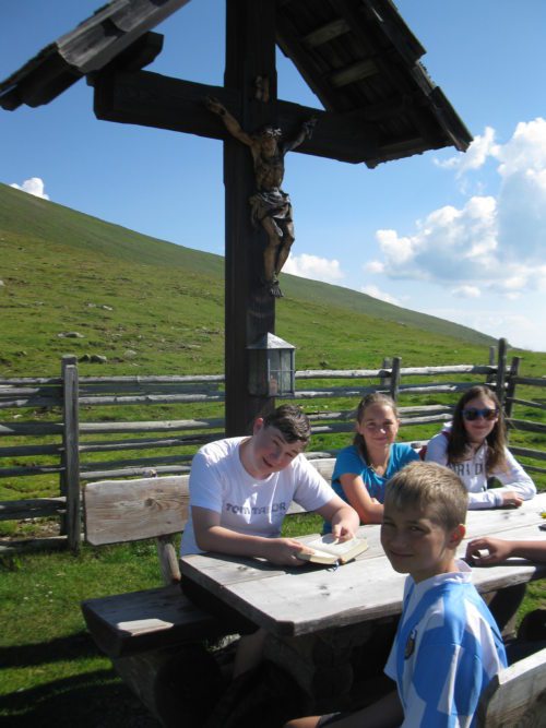 Beim “Weißen Kreuz“ (© Foto: Pfarrer Weyerer)