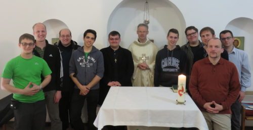 Die Propädeutiker aus ganz Österreich sind derzeit auf Bibelschule im Hl. Land. Der 2. von links ist der Kärntner Robert Thaler (© Foto: Fritz Kerschbaumer)