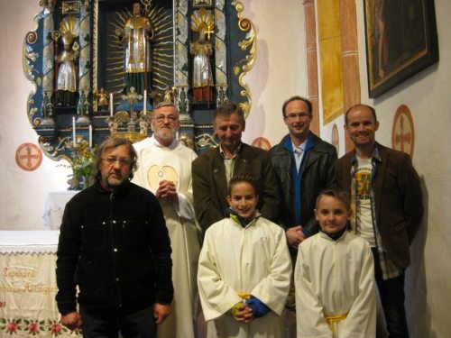 vl: PGR Franz Konatschnig, Pfarrer Wornik mit Mini´s Raphael Dobernig und Michael Karner, Kirchenkämmerer Konrad Schranzer, Kirchenmusiker Christian Theuermann und Lorenz Karner  (© Foto: Pfarrer Wornik)