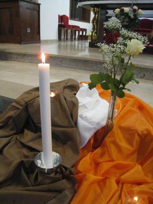 Ich zünde eine Kerze an ... (© Foto: A. Panger)