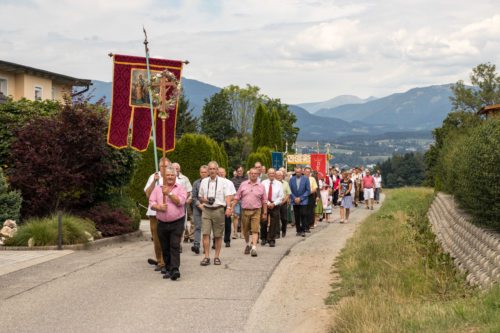 Prozession mit 3 Altären durch die Sitticher Ortschaft (Foto: © Peter Artl)